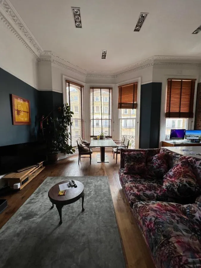 Spacious Hove Sea View Apartment