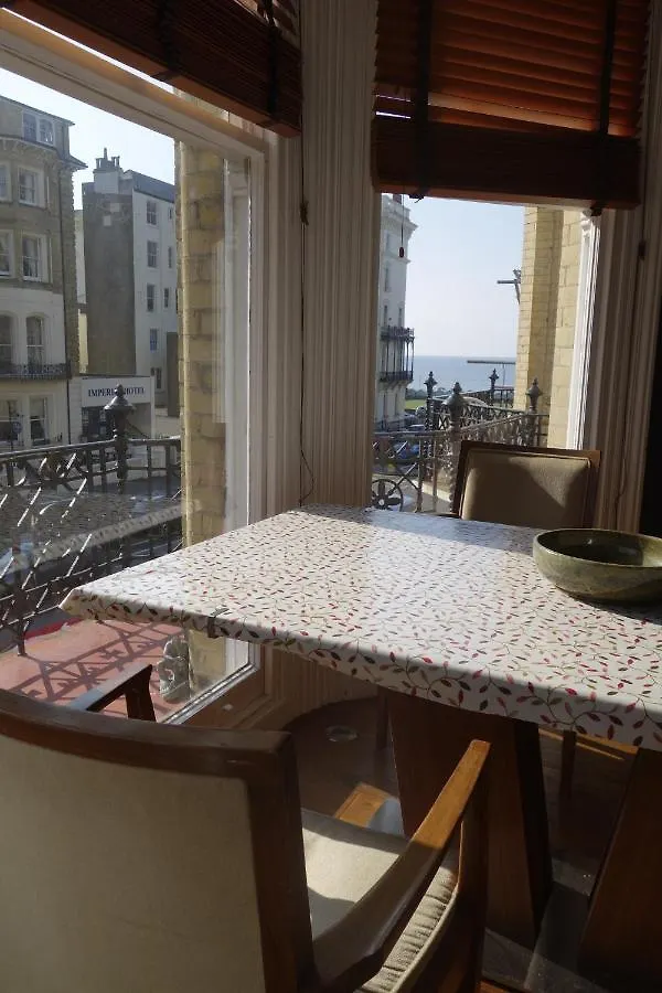 Spacious Hove Sea View Apartment 0*, Brighton