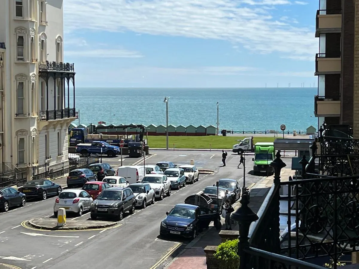 Spacious Hove Sea View Apartment Brighton