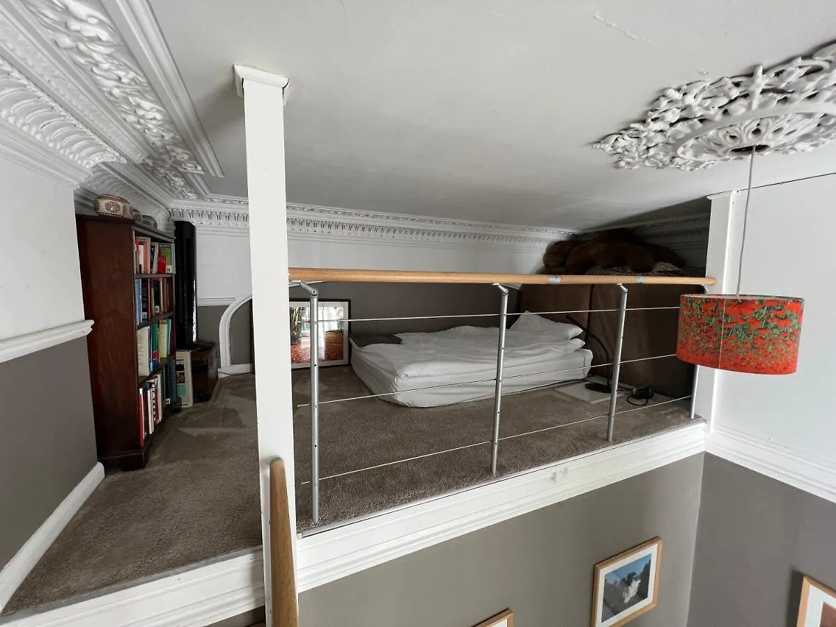 Spacious Hove Sea View Apartment